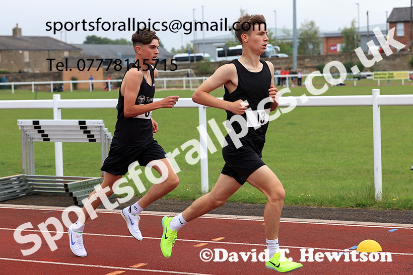 BBoys 1500 metres, 2025 Northumberland Schools Track and Fields, Wentworth, Hexham. Photo: David T. Hewitson/Sports for All Pics